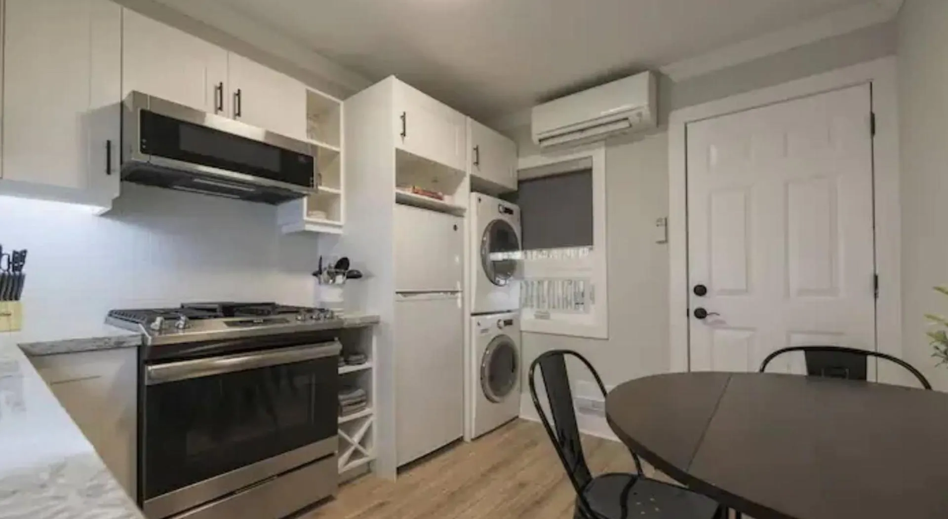 Casa Queen East - Modern 2Br Suite In Leslieville Toronto Hotel