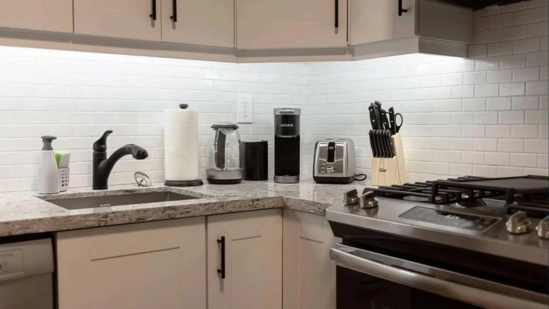 Casa Queen East - Modern 2Br Suite In Leslieville Toronto 0*,  Canada